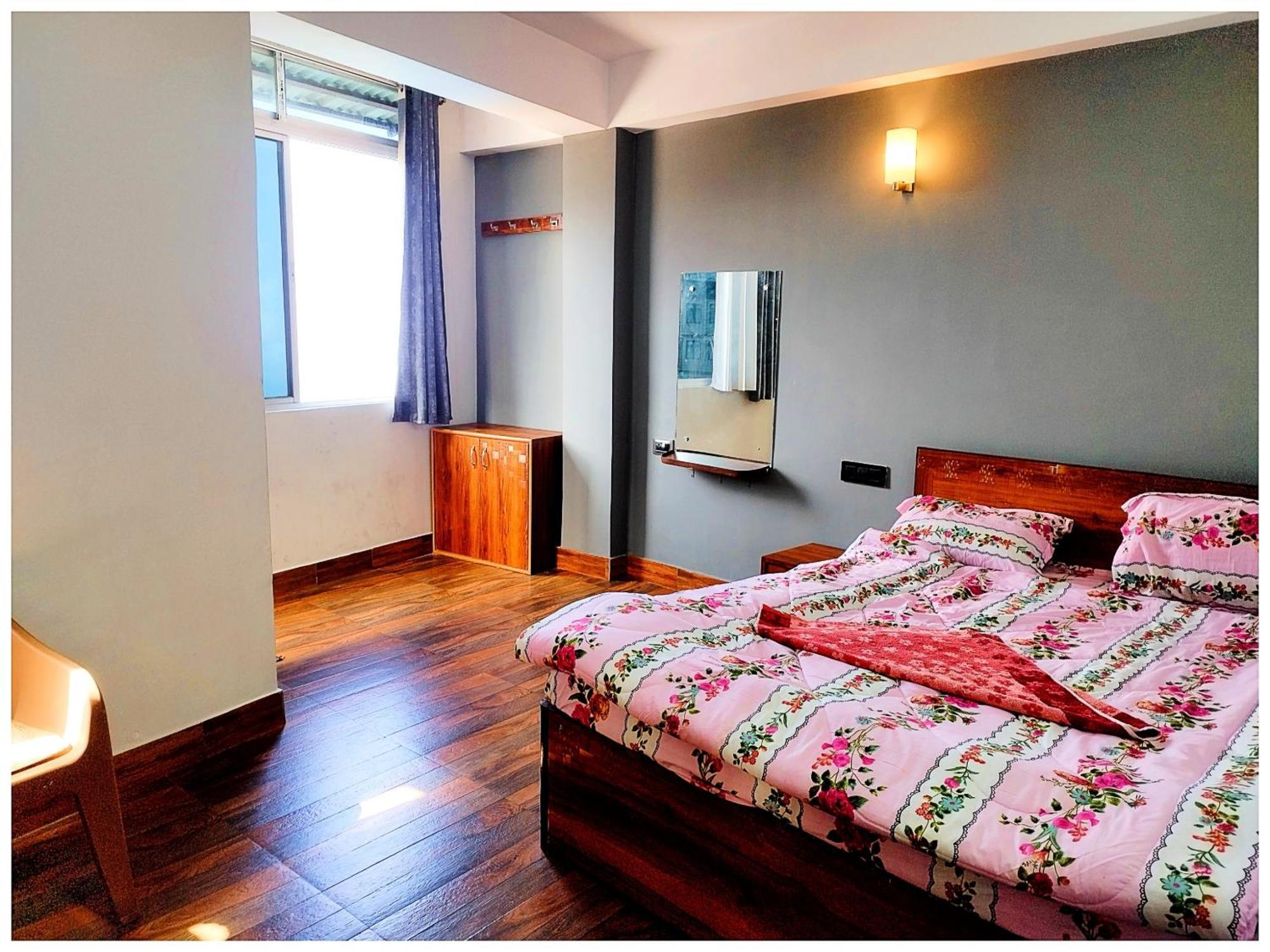 דרג'ילינג Hotel Premium Pitstop Near Railway Station Best Hotel In Darjeeling מראה חיצוני תמונה